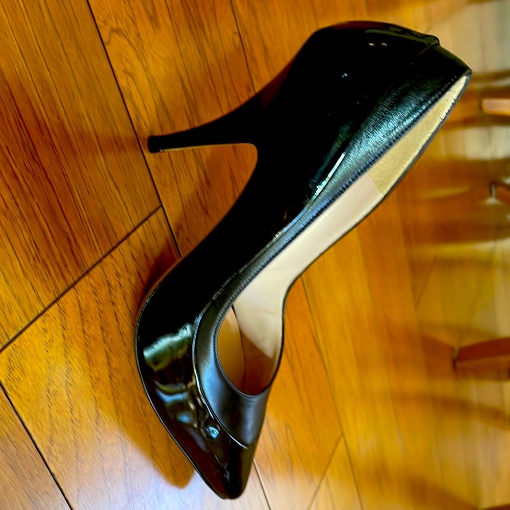Black never worn heels! Gorgeous and super comfortable.